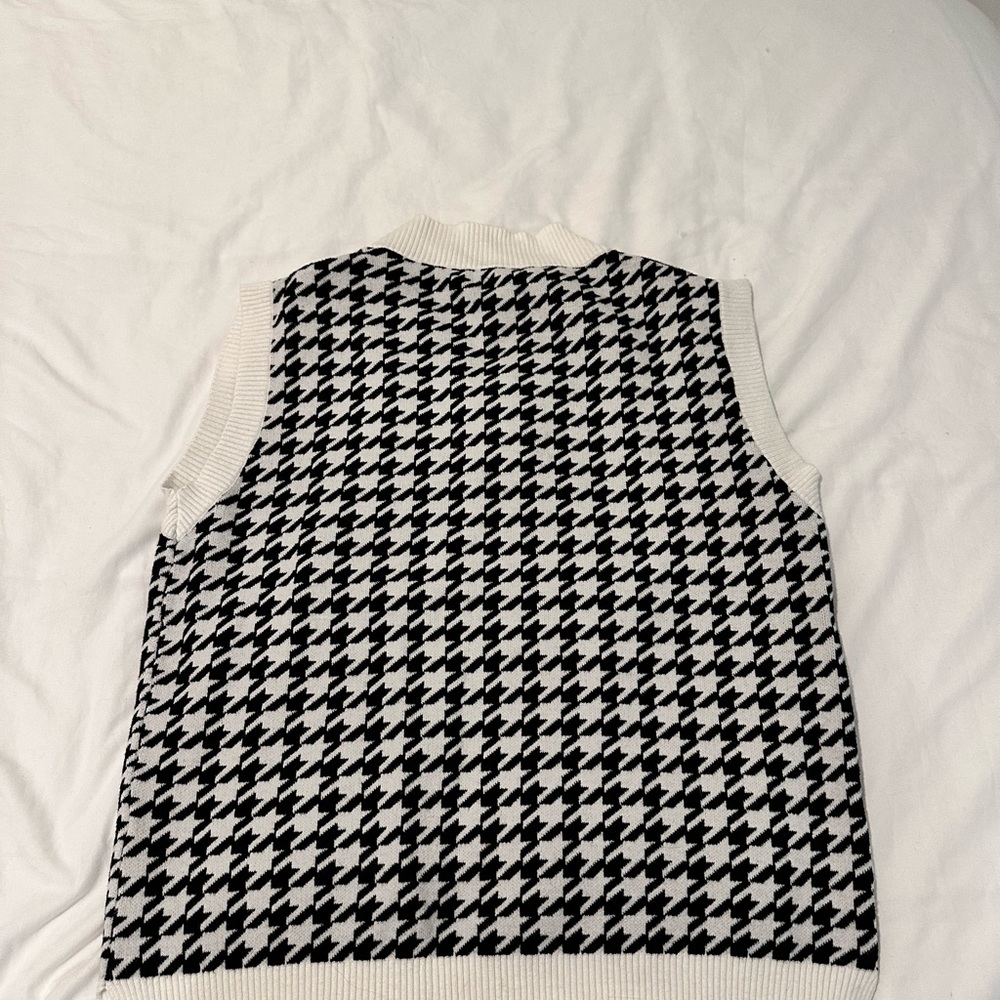 cutest checkered sweater !